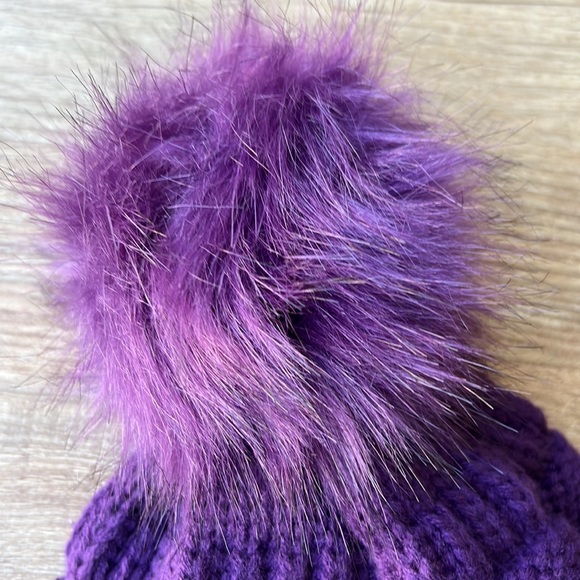 Women’s puff ball beanie - Picture 3 of 3